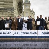 L'initiative populaire du Centre pour des impôts équitables pour les couples mariés a été déposée le 27 mars 2024 (archives). KEYSTONE/ANTHONY ANEX